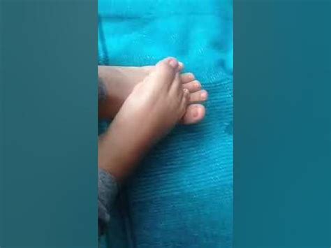 ebony toe wiggling